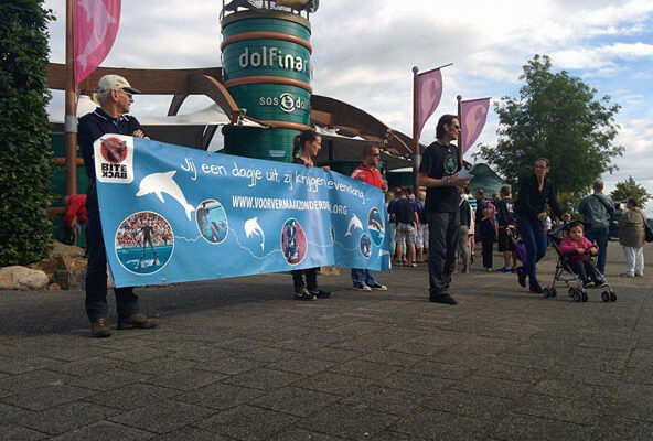 Bite Back actie bij dolfinarium Harderwijk