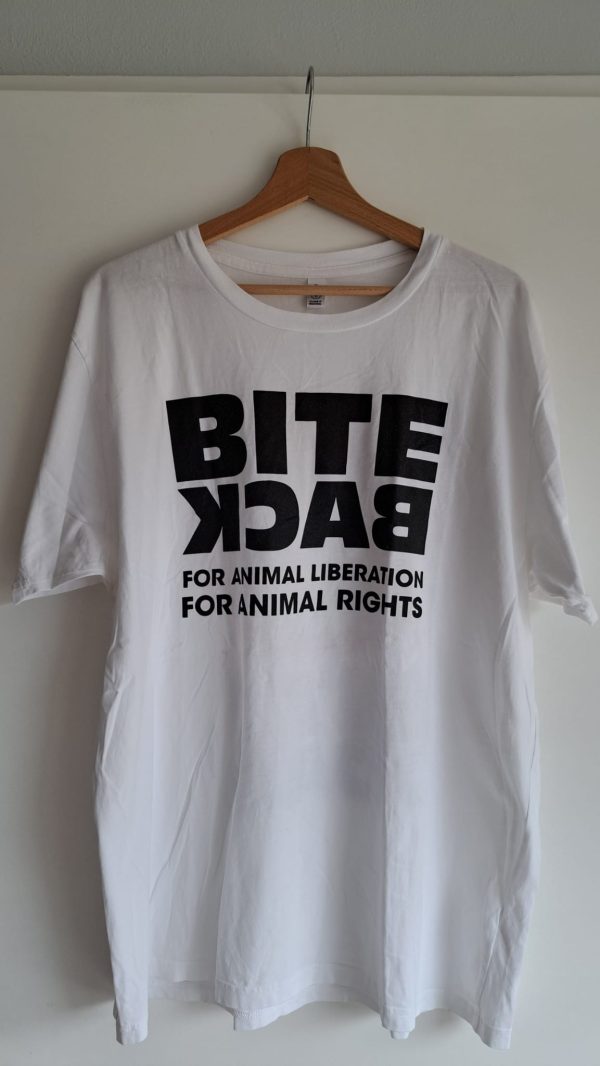 T-shirt: Bite Back - wit